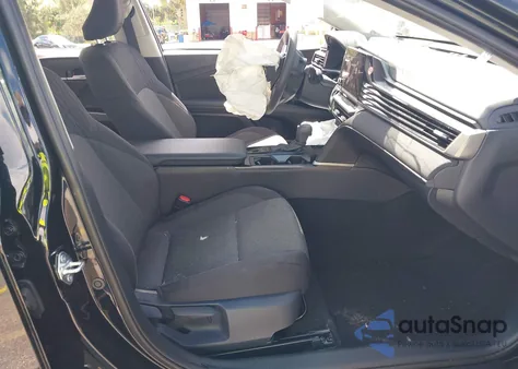 2025 Toyota Camry Le z USA, uszkodzony, nr VIN 4T1DAACK0SU526251